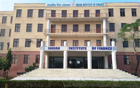finance colleges in delhi